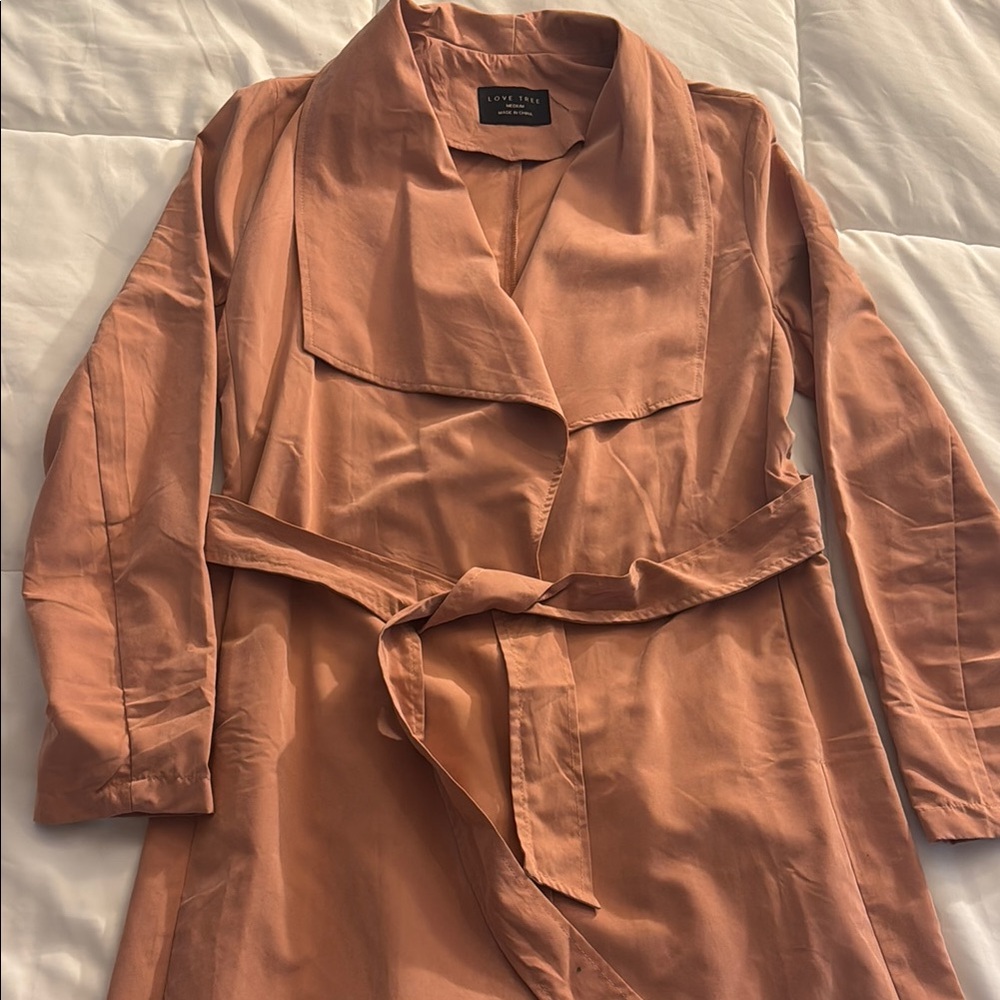 Elegant Women's Tan Trench Coat
